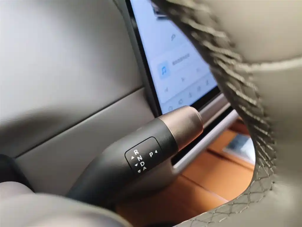 Li Auto i8 2025 — фото 10