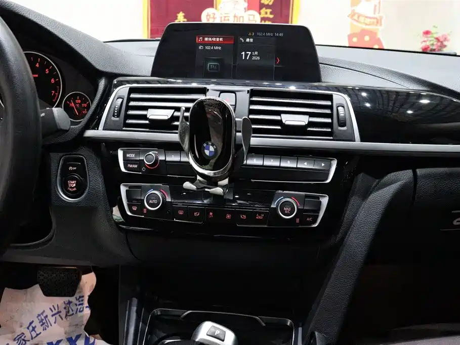 BMW 3 Series 2018 — фото 13