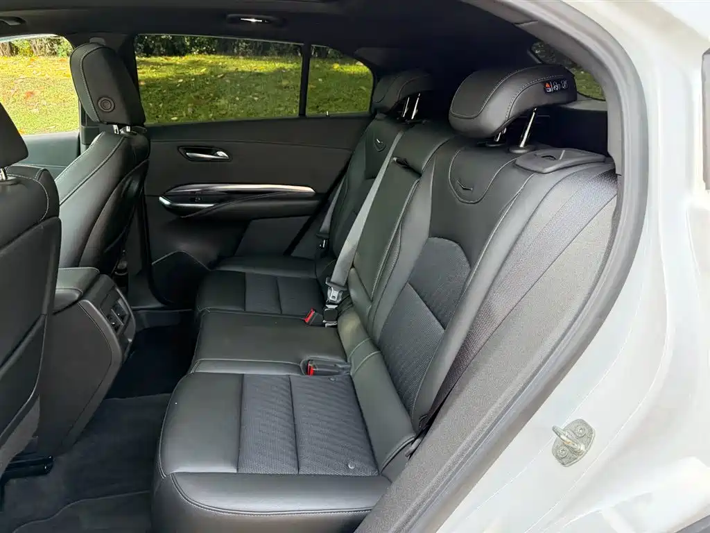 Cadillac XT4 2023 — фото 10