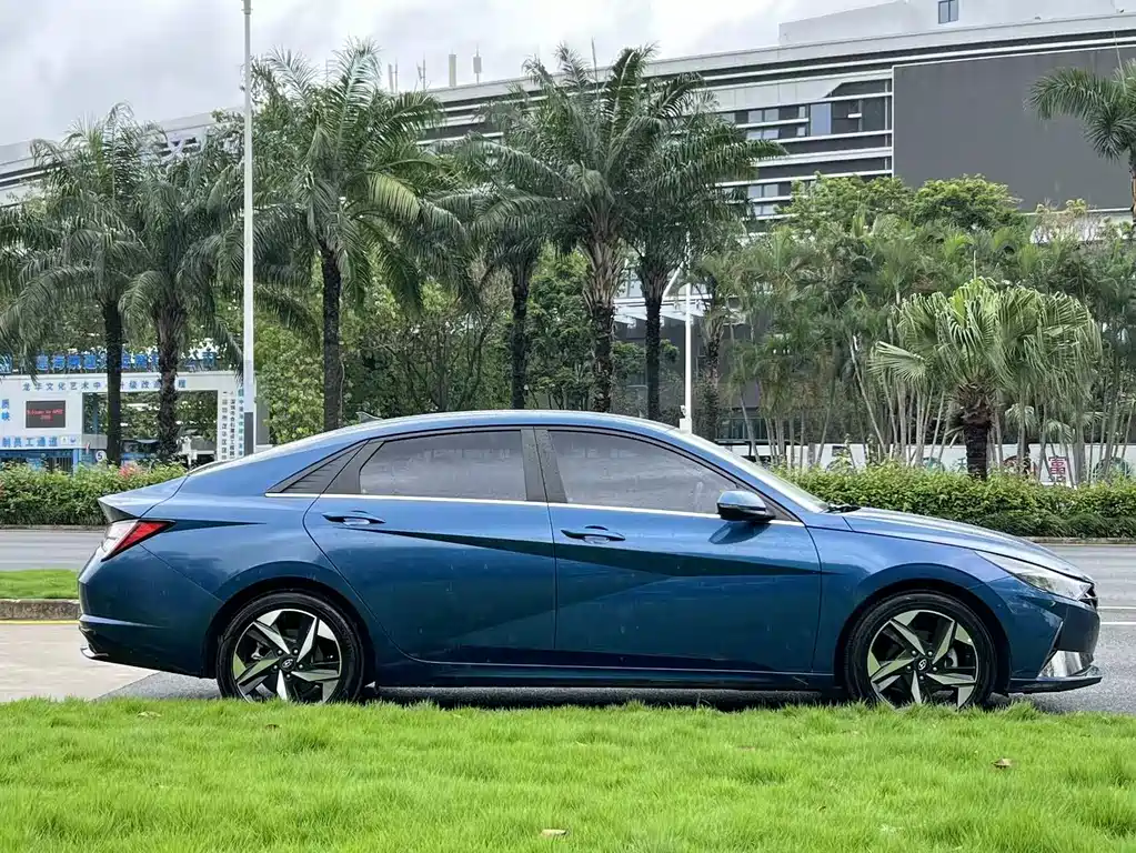 Hyundai Elantra 2021 — фото 4