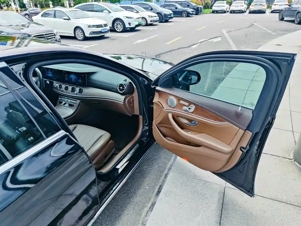 Mercedes-Benz E-Class 2020 — фото 21