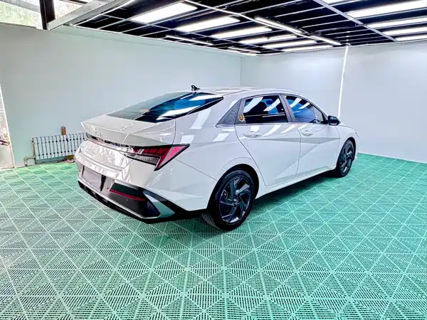 Hyundai Elantra 2023