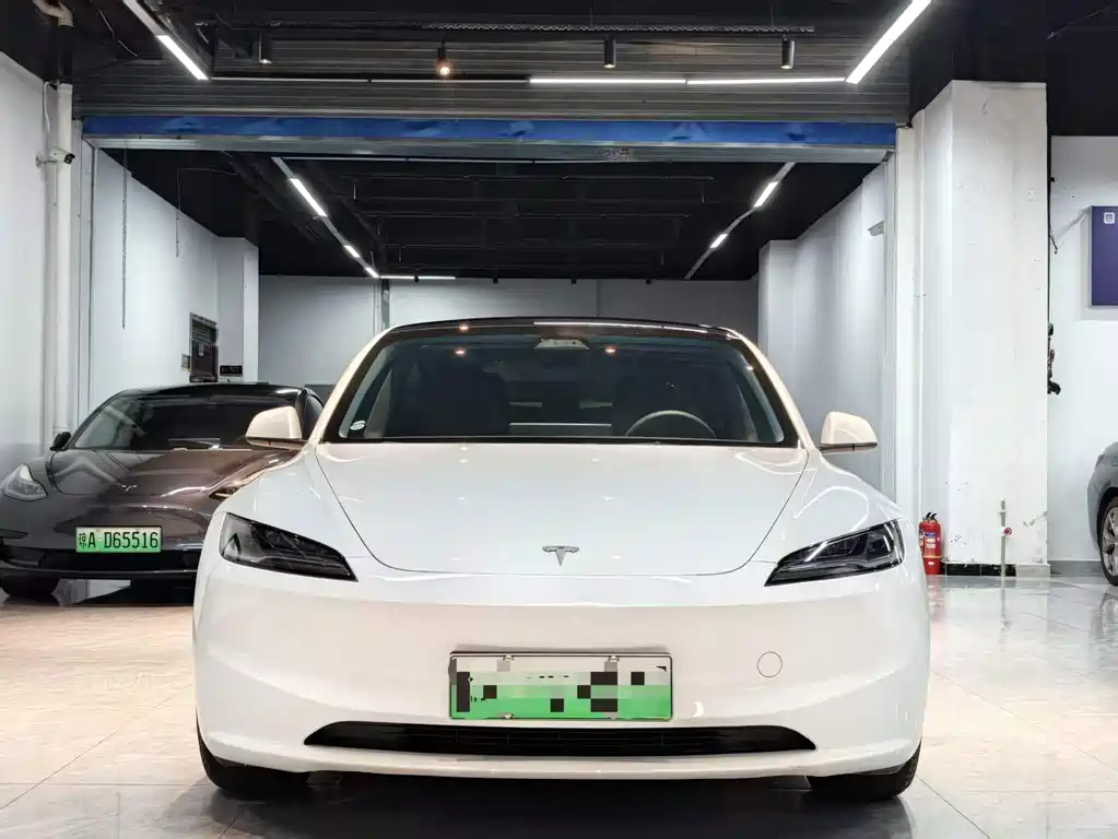 Tesla Model 3 2025 — фото 2