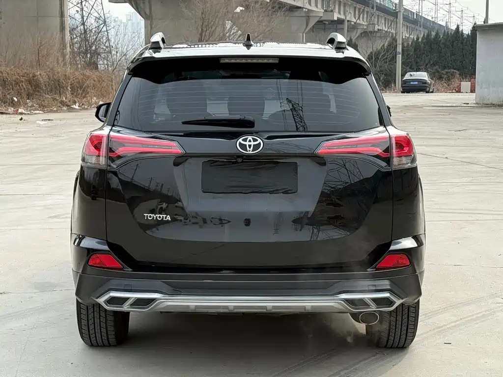 Toyota RAV4 2017 — фото 5