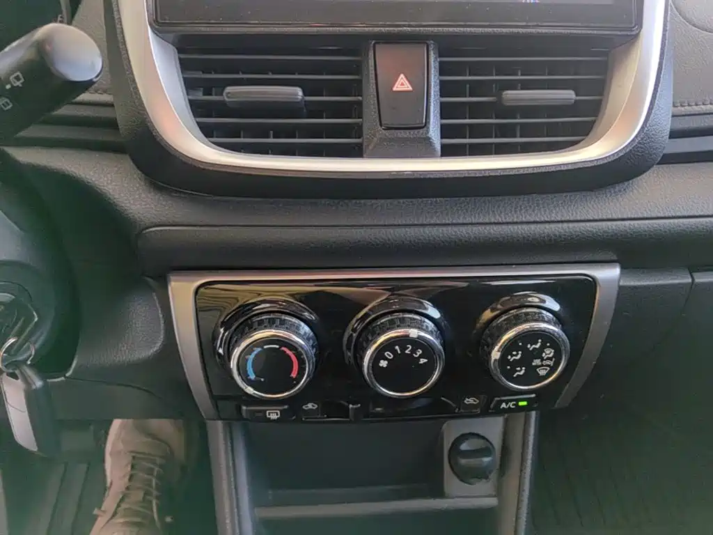 Toyota Yaris L 2018 — фото 13