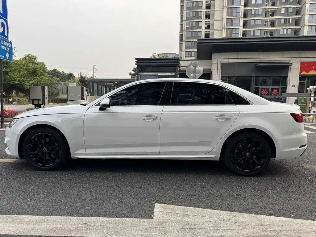 Audi A4L 2018 — фото 14