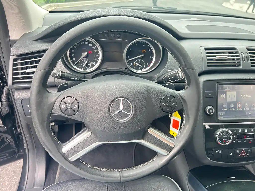 Mercedes-Benz R-Class 2017 — фото 23