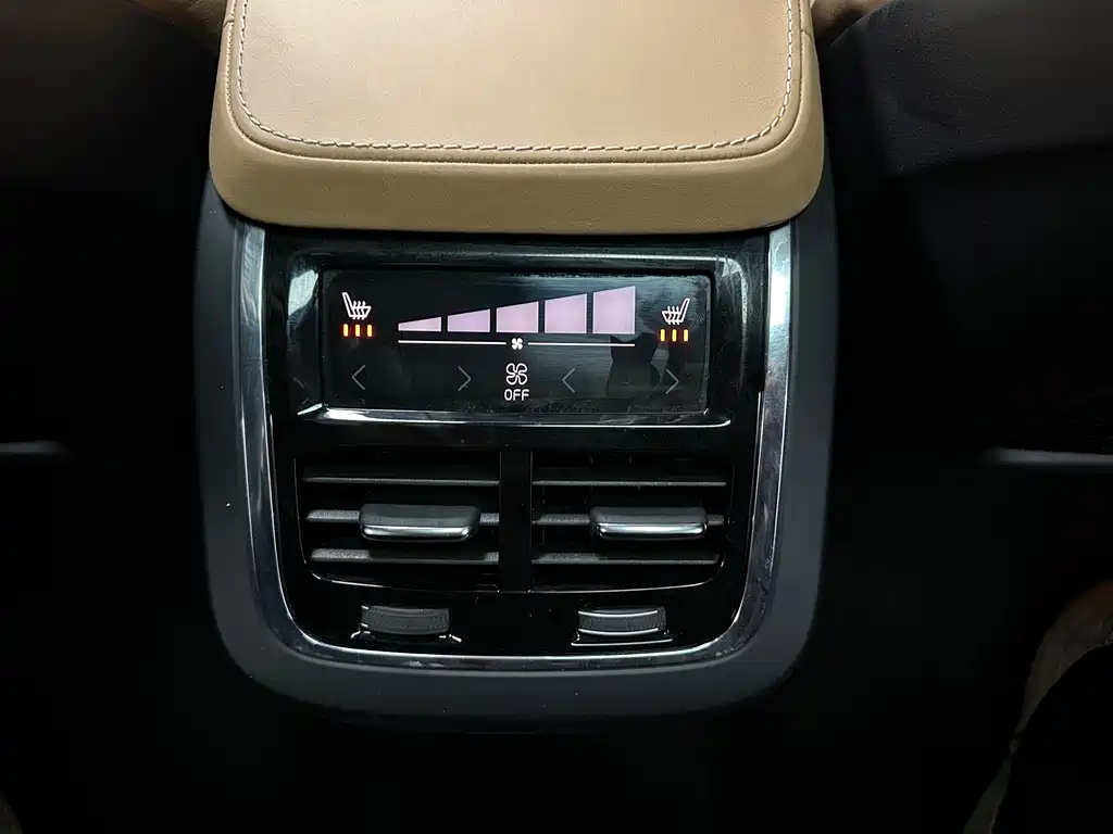 Volvo XC90 2017 — фото 13