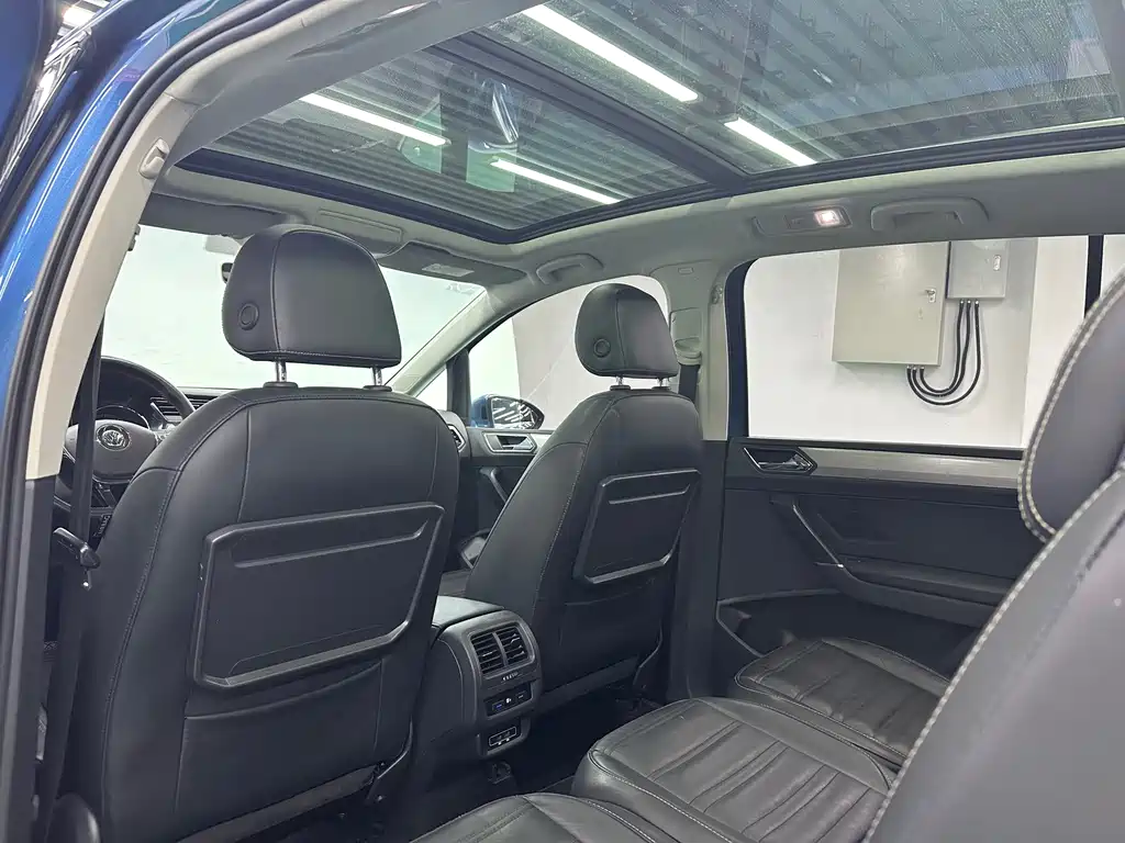 Volkswagen Touran 2018 — фото 21