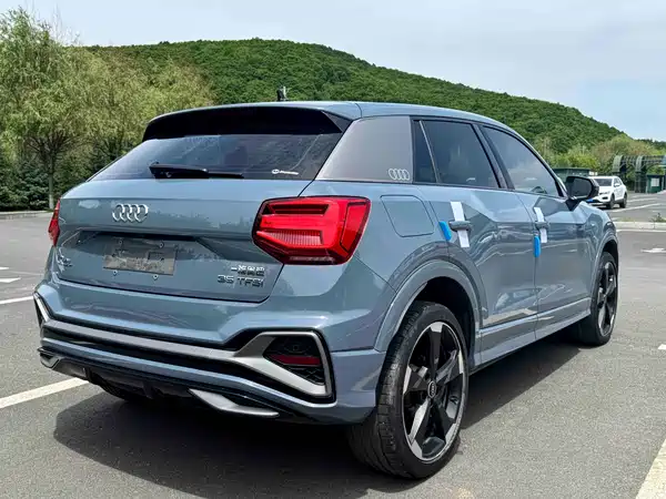 Audi Q2L 2021