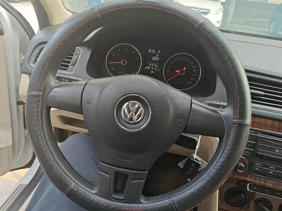 Volkswagen Lavida 2015 — фото 15