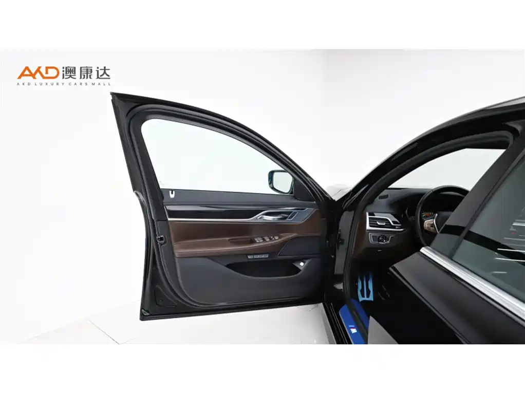 BMW 7 Series 2018 — фото 10