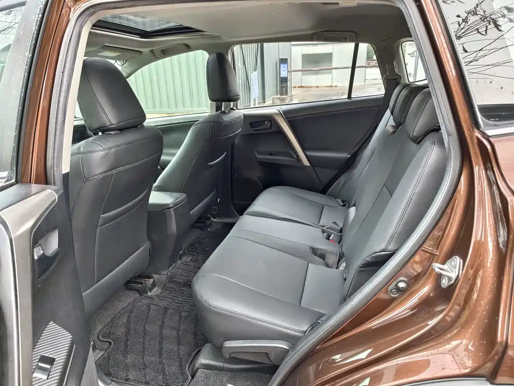 Toyota RAV4 2016 — фото 4