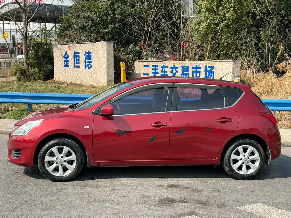 Nissan Tiida 2016 — фото 3