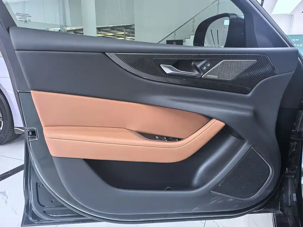 Jaguar XEL 2024 — фото 10
