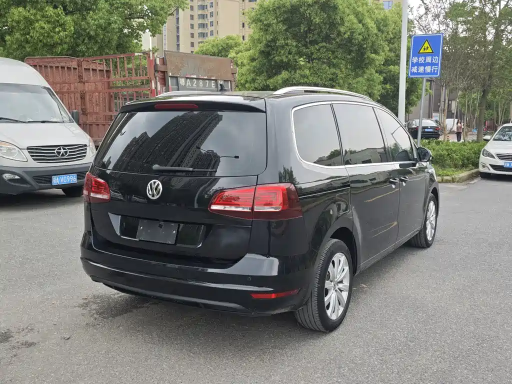 Volkswagen Sharan 2017 — фото 11