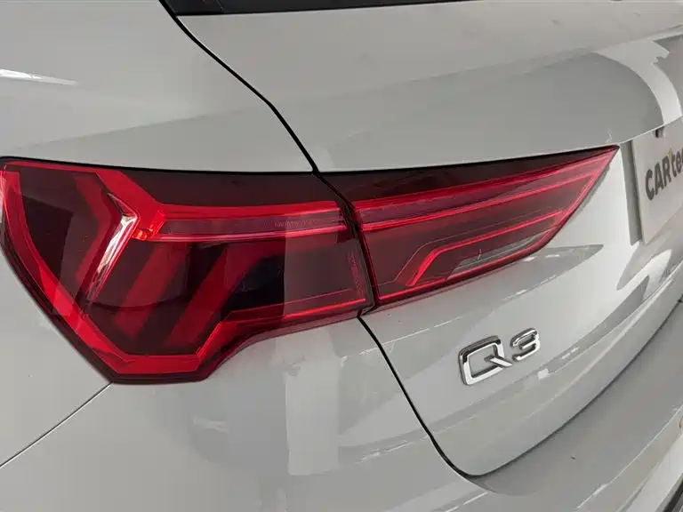 Audi Q3 2019 — фото 9