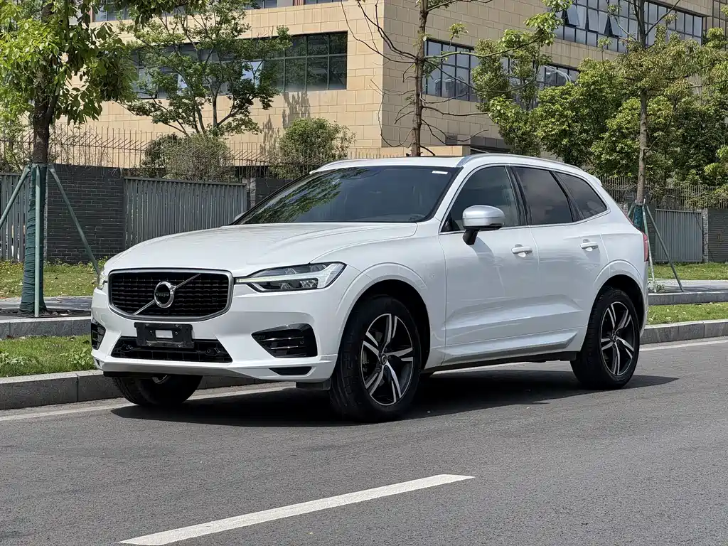 Volvo XC60 2018 — фото 1