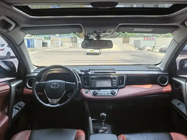 Toyota RAV4 2014