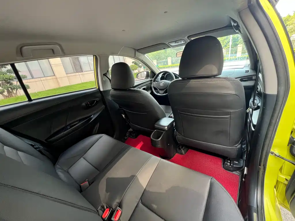 Toyota Yaris L 2017 — фото 12