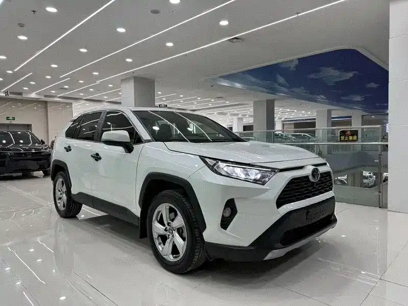 Toyota RAV4 2020 — фото 3