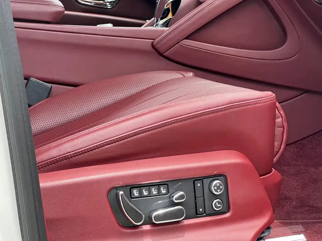 Bentley Bentayga 2021 — фото 19