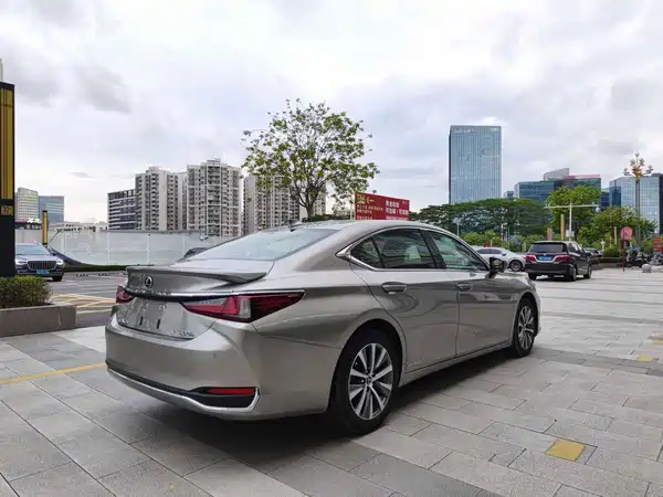 Lexus ES 2021