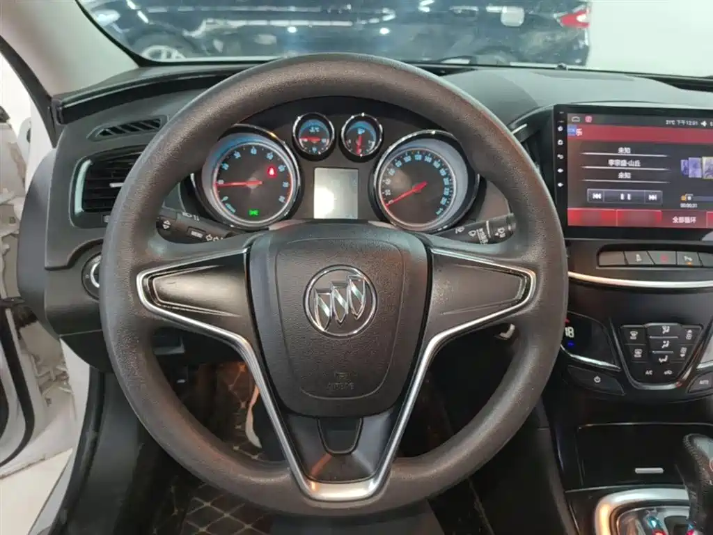Buick Regal 2017 — фото 11