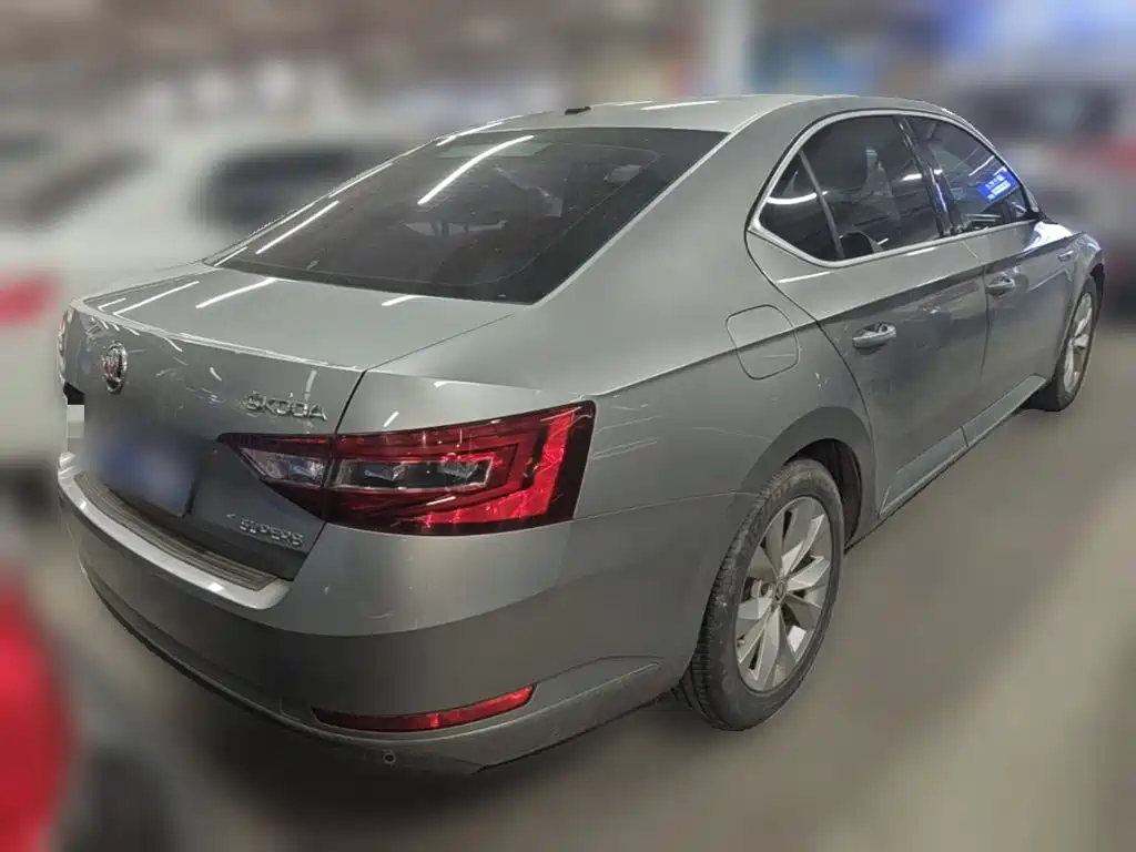 Skoda Superb 2016 — фото 12