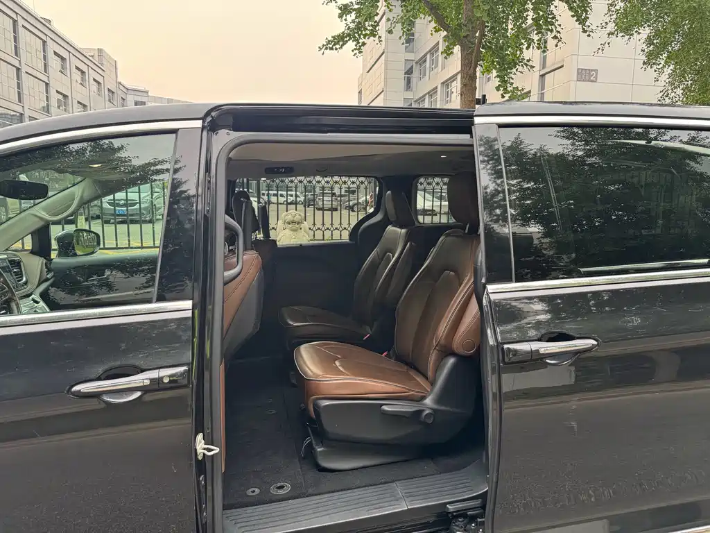 Chrysler Grand Voyager 2018 — фото 29