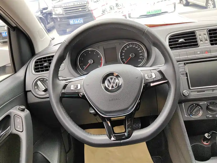 Volkswagen Polo 2017 — фото 15