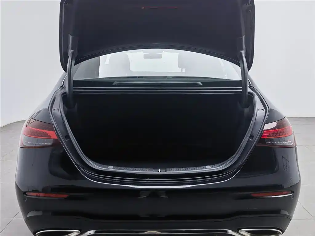 Mercedes-Benz E-Class 2023 — фото 16