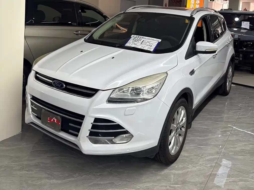 Ford Kuga 2015 — фото 1