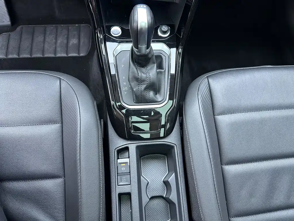 Volkswagen T-Roc 2023 — фото 15