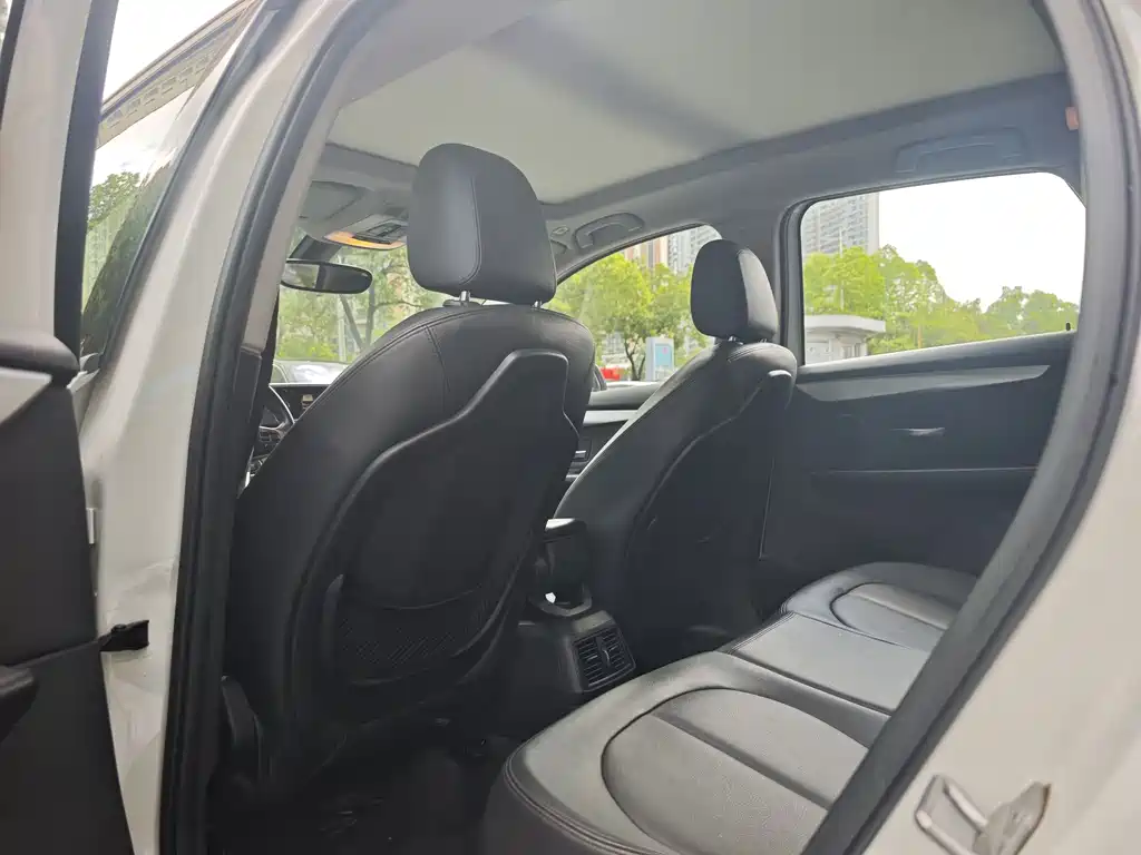 BMW 2 Series Active Tourer 2016 — фото 12