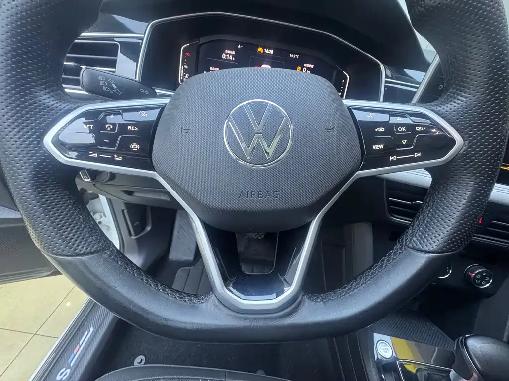Volkswagen Tiguan L 2023 — фото 18