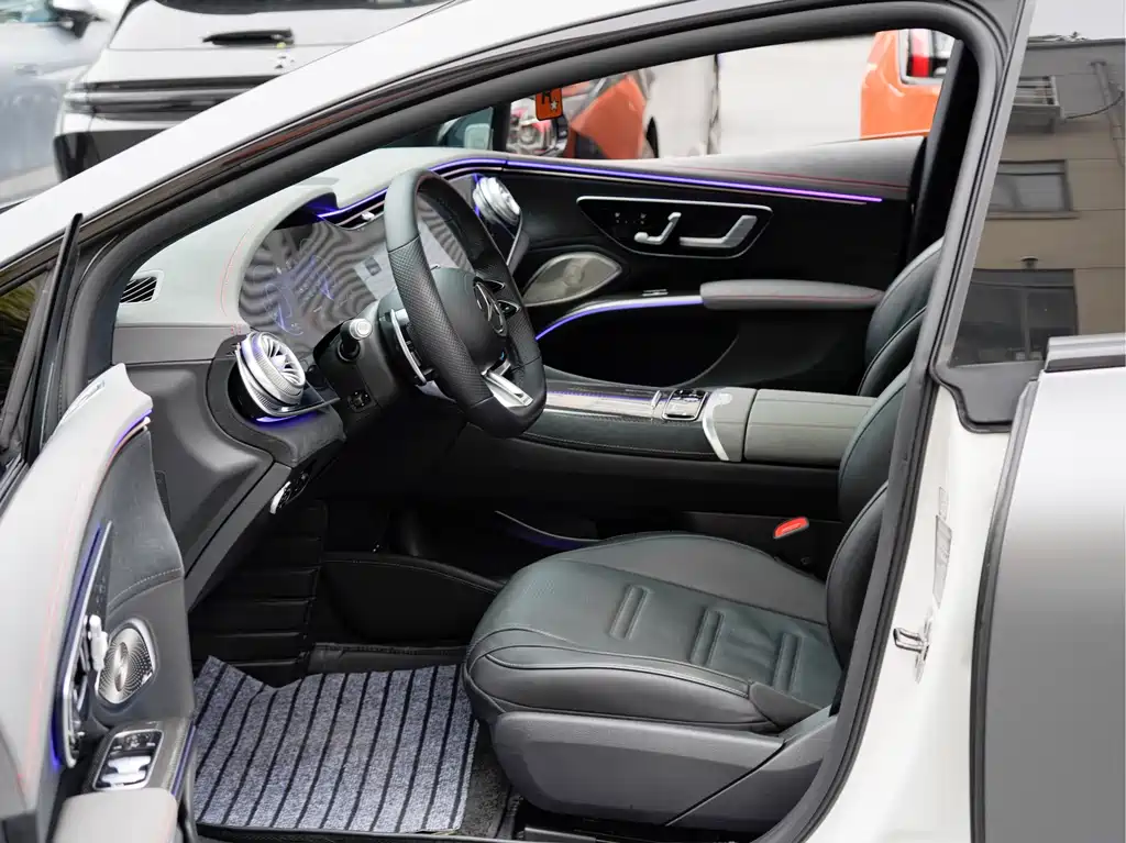 Mercedes-Benz EQS AMG 2024 — фото 10
