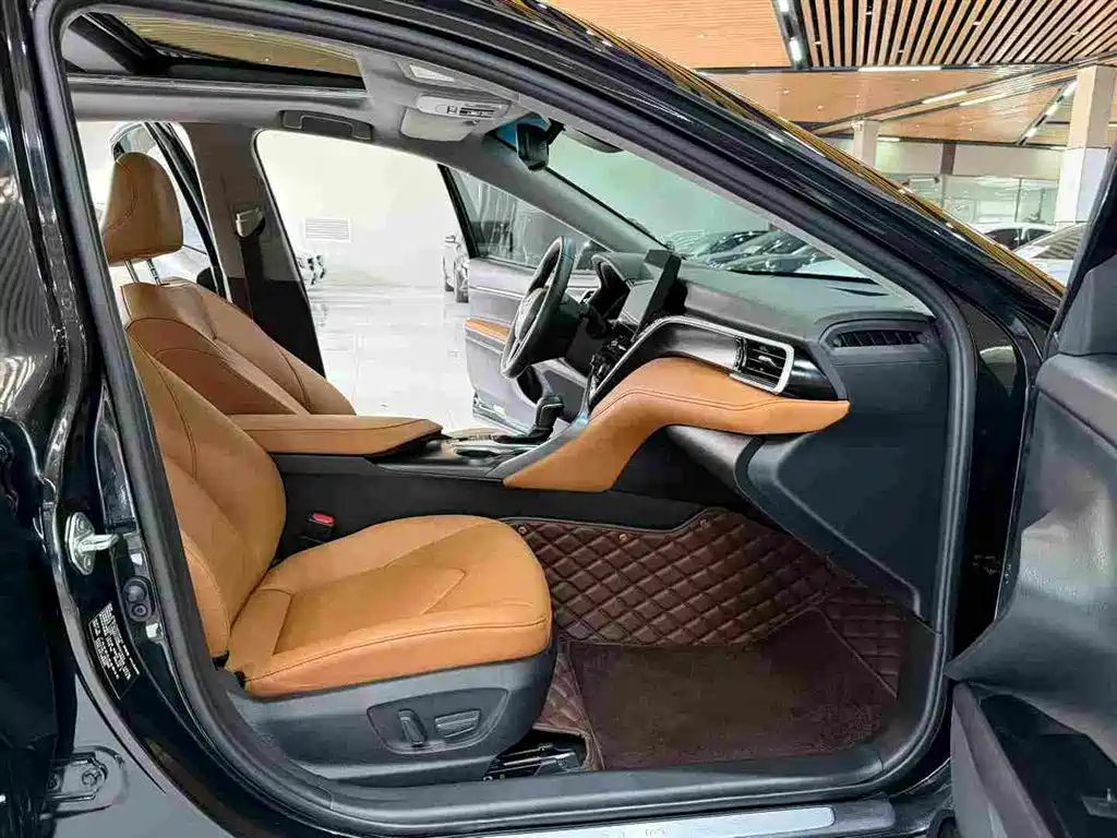 Toyota Camry 2022 — фото 3