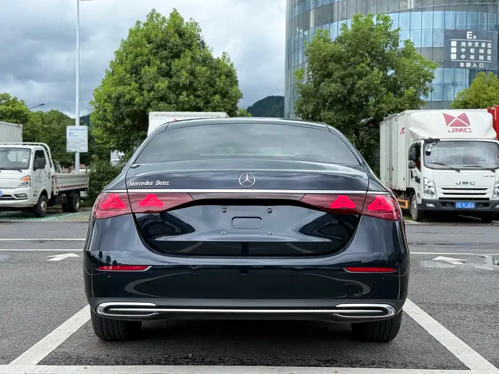 Mercedes-Benz E-Class 2024