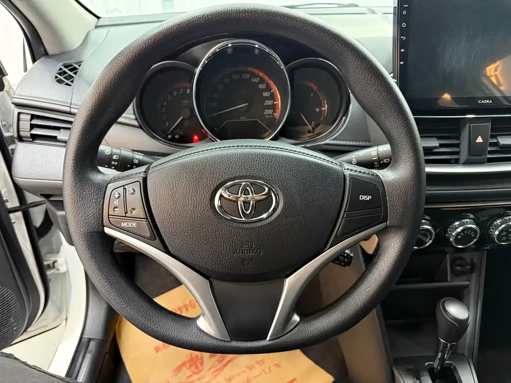 Toyota Yaris L 2022 — фото 11