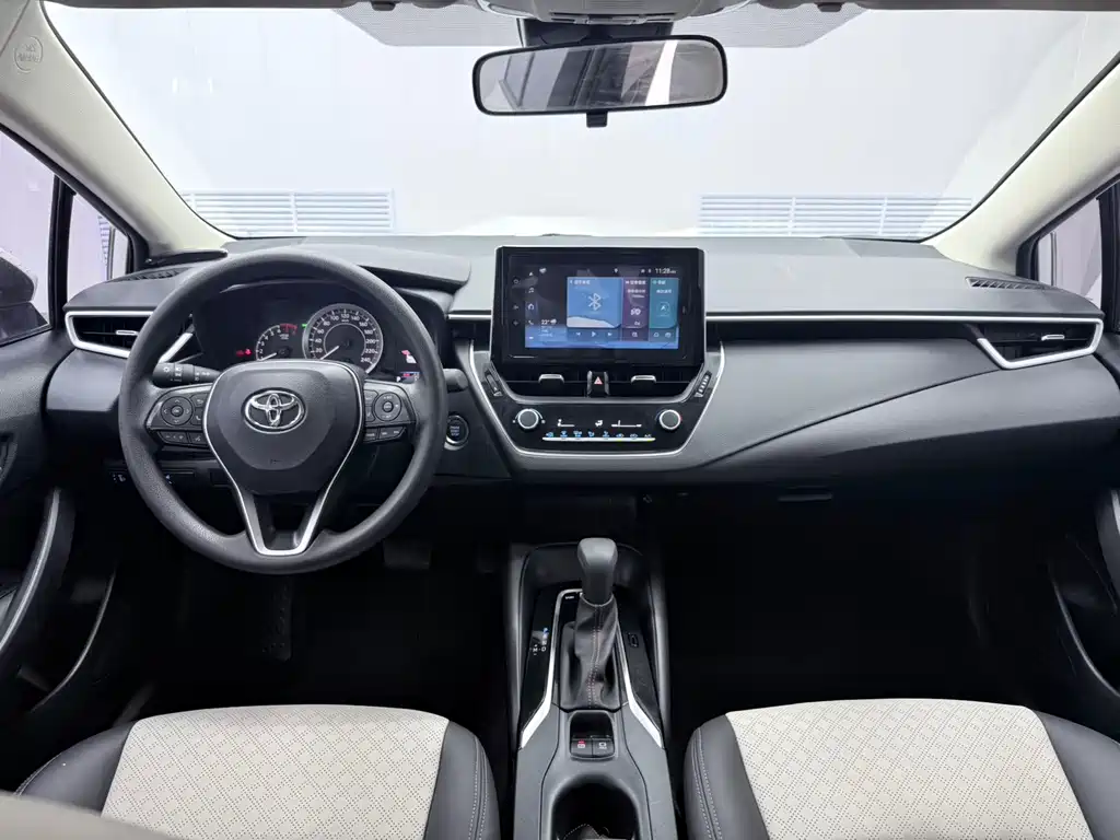 Toyota Corolla 2023 — фото 12