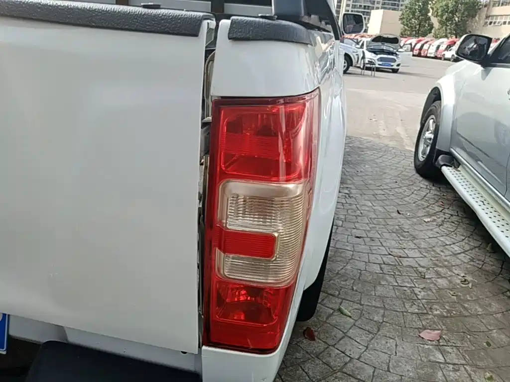 Isuzu RE-MAX Ruimai 2019 — фото 24