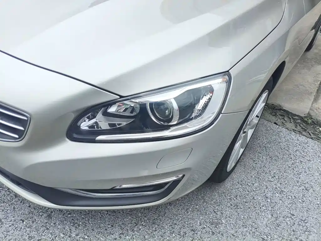 Volvo S60 2016 — фото 24