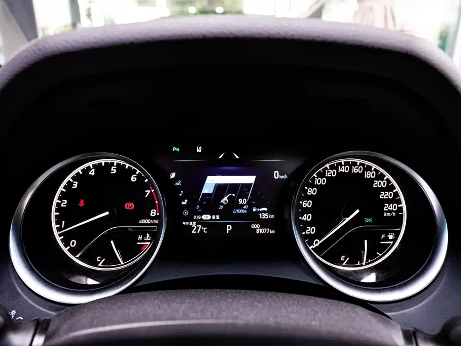 Toyota Camry 2018 — фото 11
