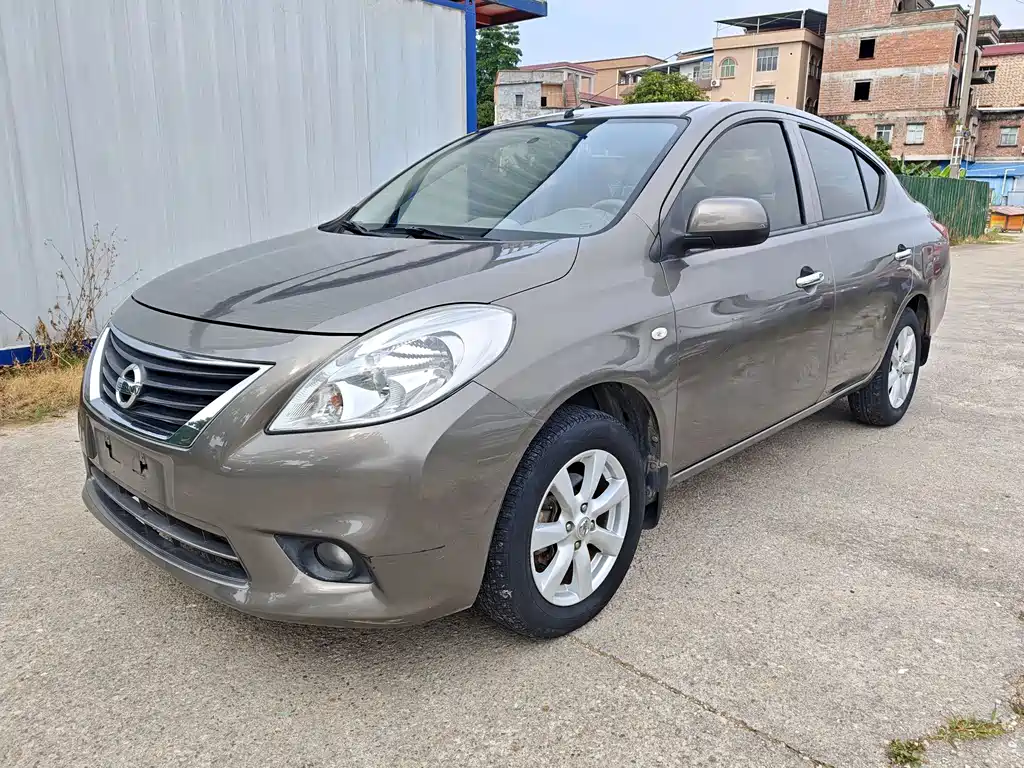 Nissan Sunny 2012