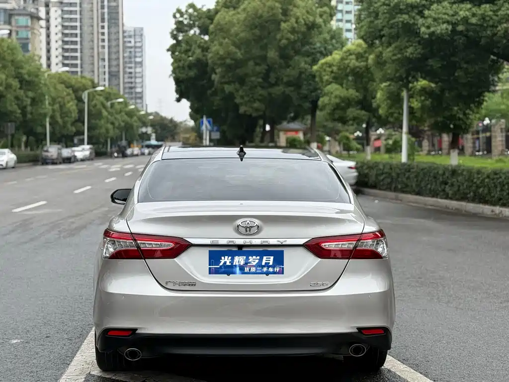 Toyota Camry 2022 — фото 19