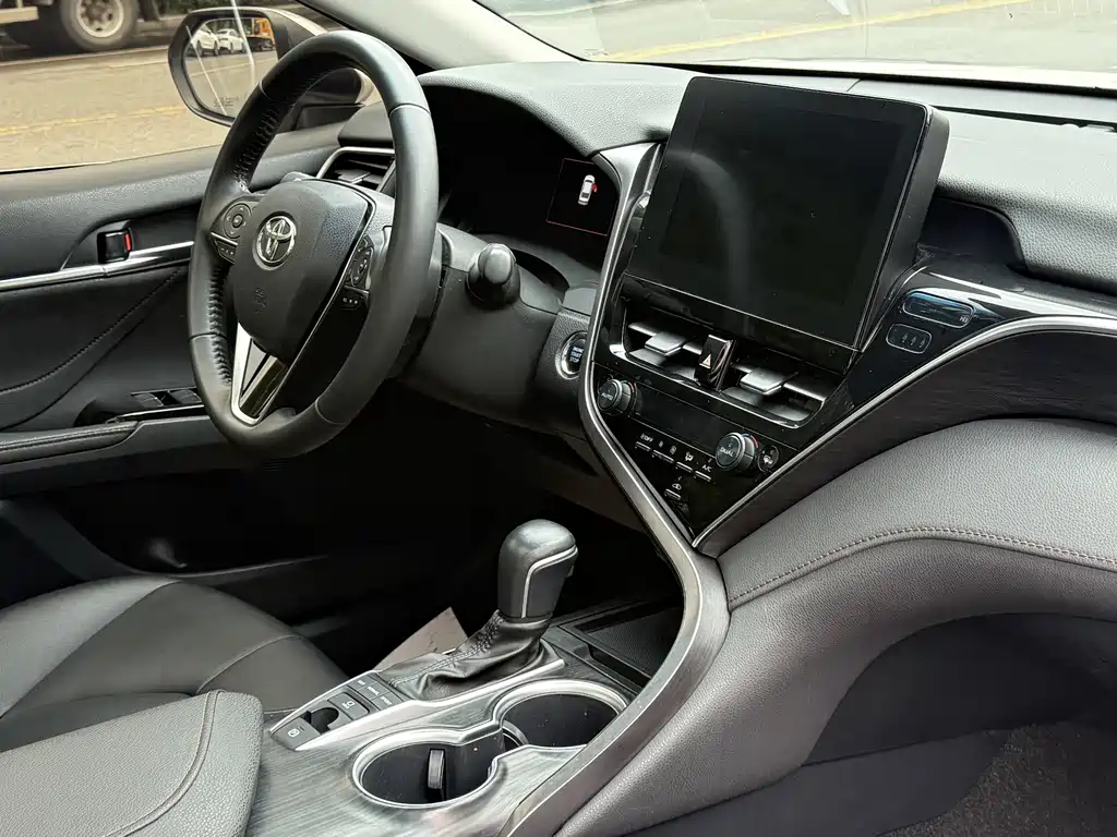 Toyota Camry 2022 — фото 9