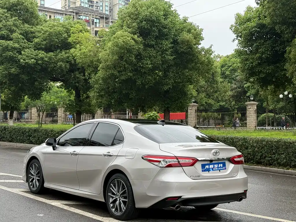 Toyota Camry 2022 — фото 18