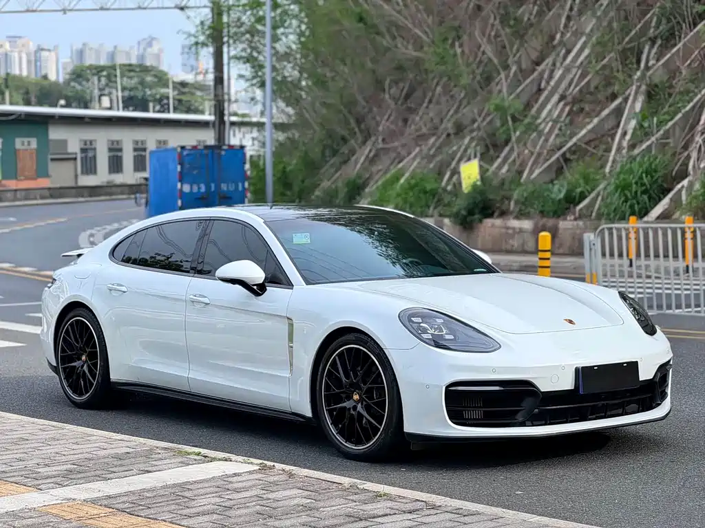 Porsche Panamera 2022