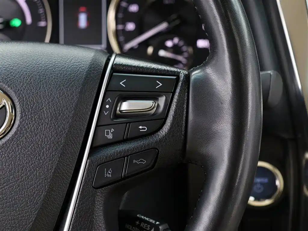 Toyota Alphard 2021 — фото 18
